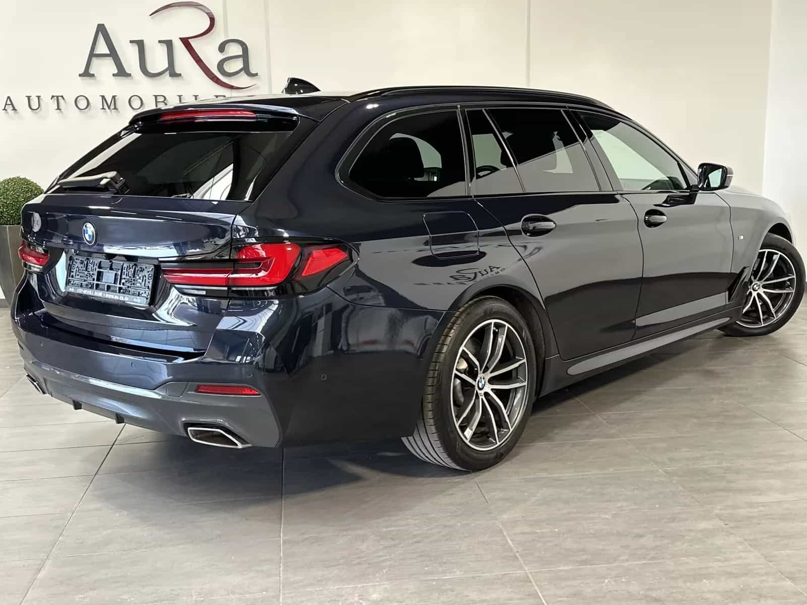 BMW 5 Series 530d Touring xDrive M-Sport NAV+LASER+AHK+PANORA 02/2022-photo-3