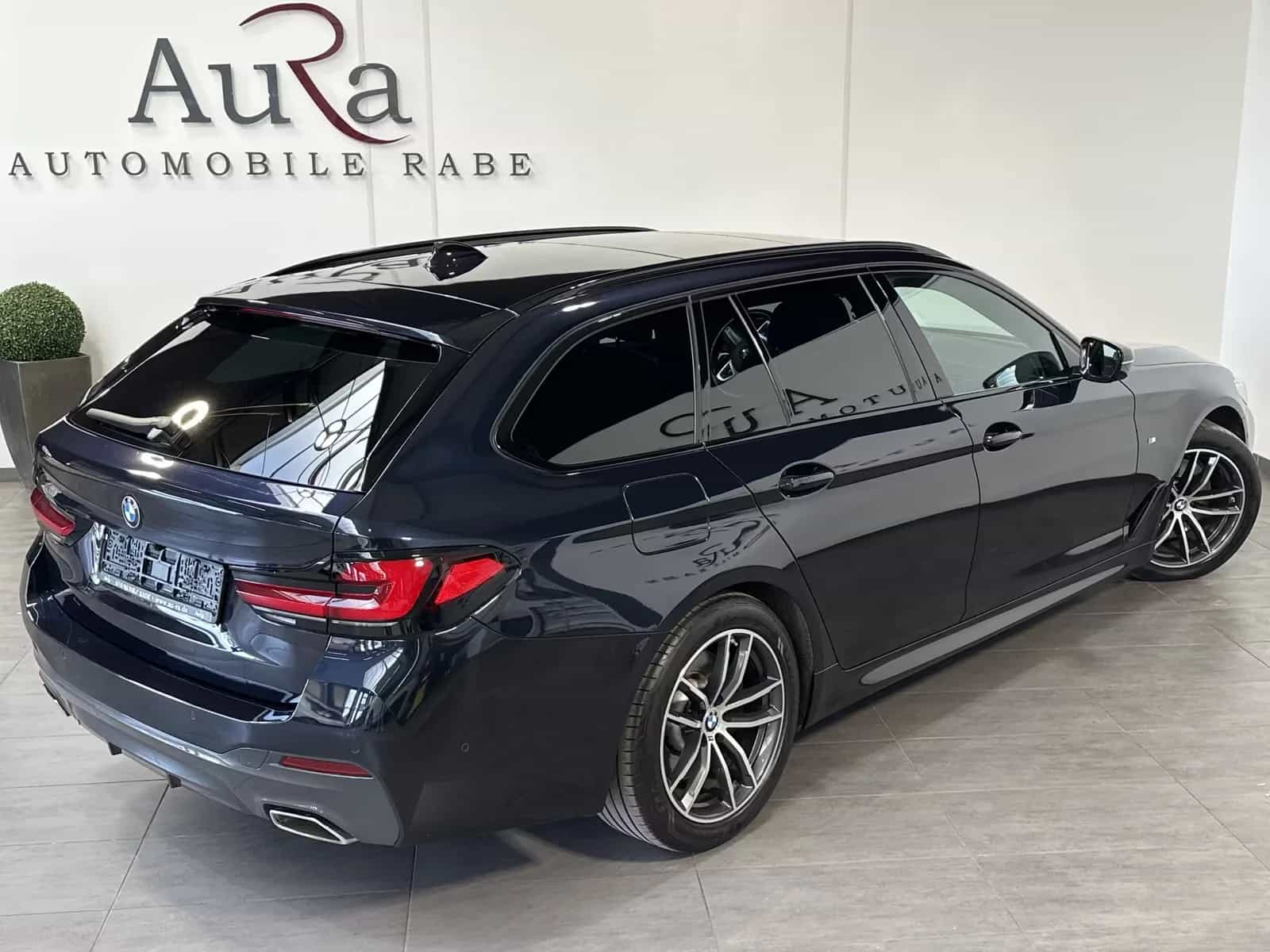 BMW 5 Series 530d Touring xDrive M-Sport NAV+LASER+AHK+PANORA 02/2022-photo-4