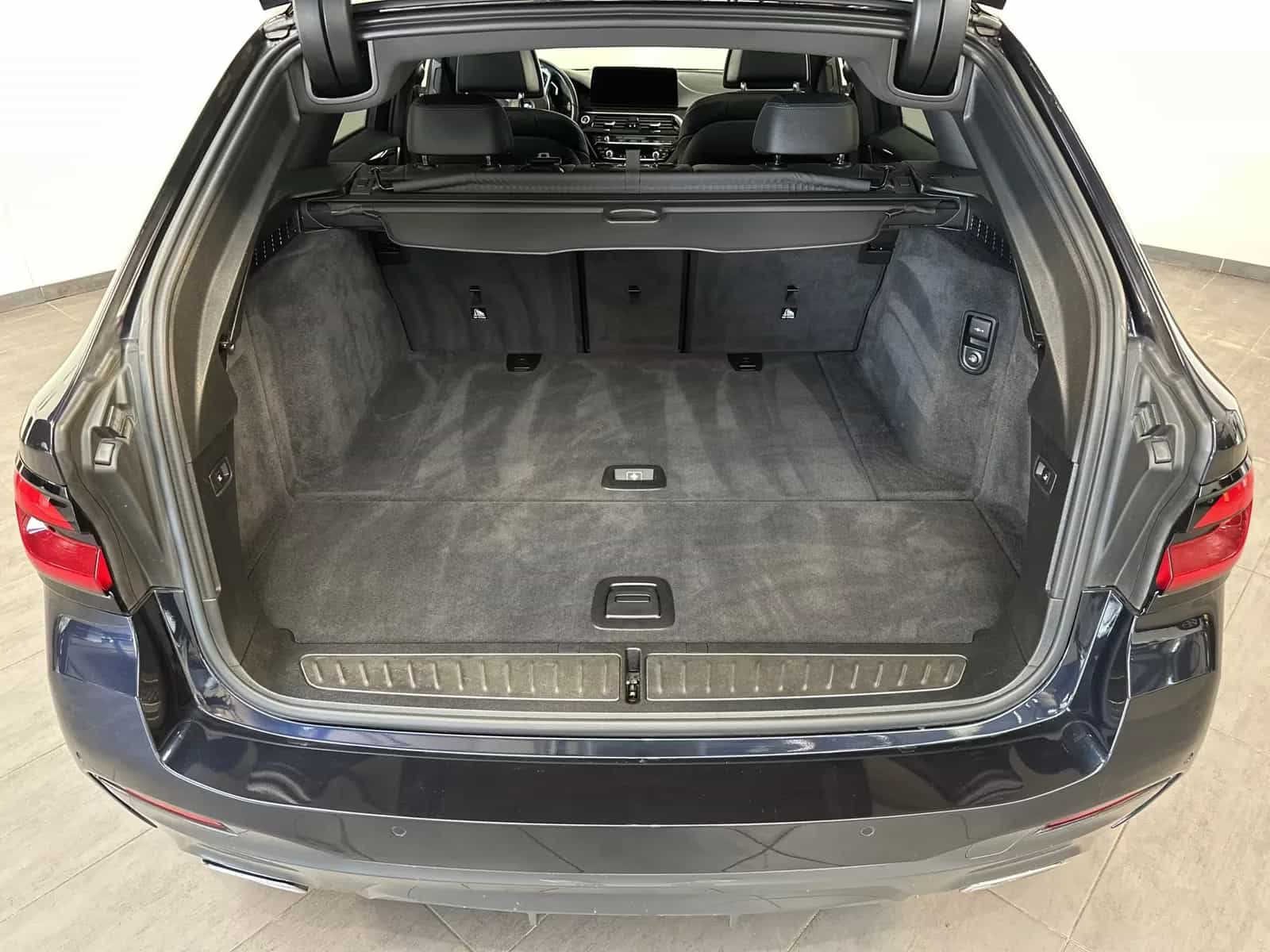 BMW 5 Series 530d Touring xDrive M-Sport NAV+LASER+AHK+PANORA 02/2022-photo-5