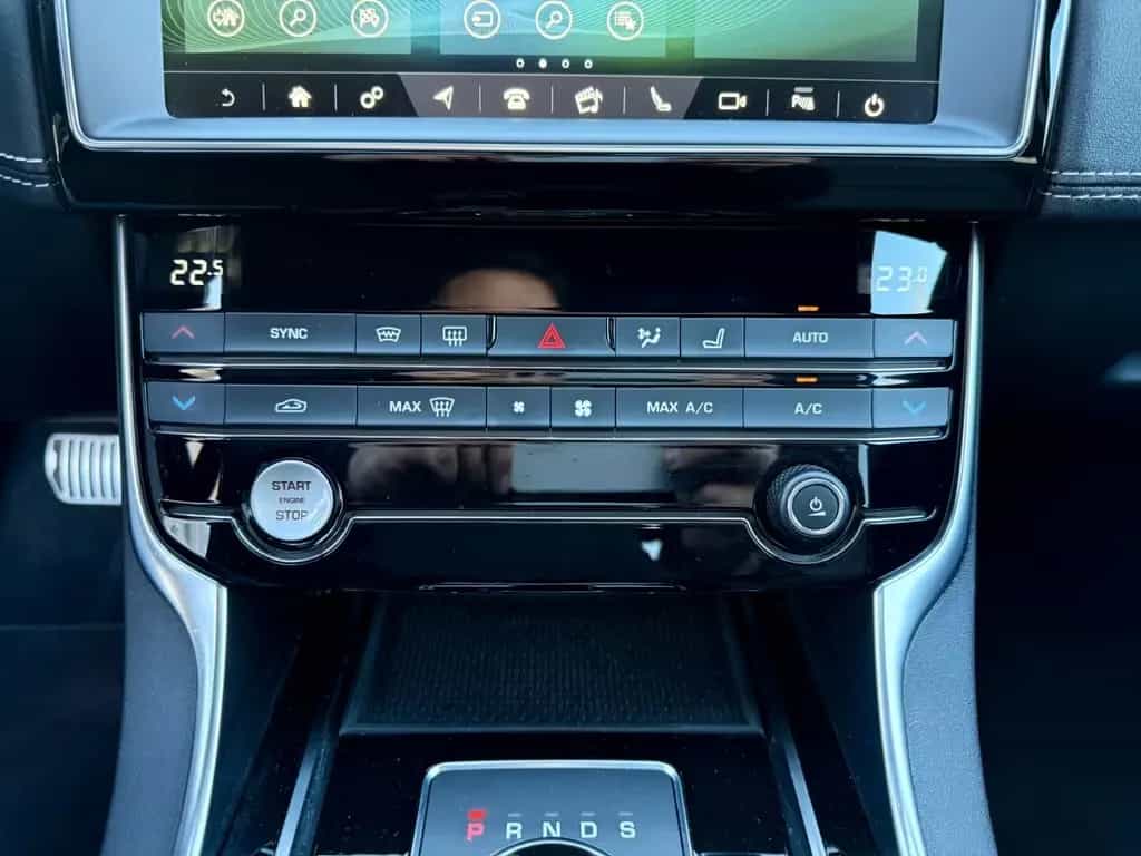 Jaguar XE 25d R-Sport AWD/HU neu/AUT/NAV/LED/KAM 09/2018-photo-19