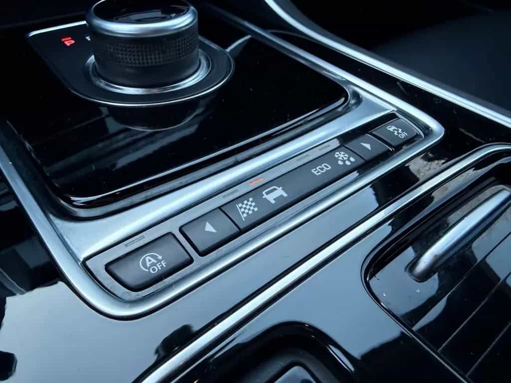 Jaguar XE 25d R-Sport AWD/HU neu/AUT/NAV/LED/KAM 09/2018-photo-21