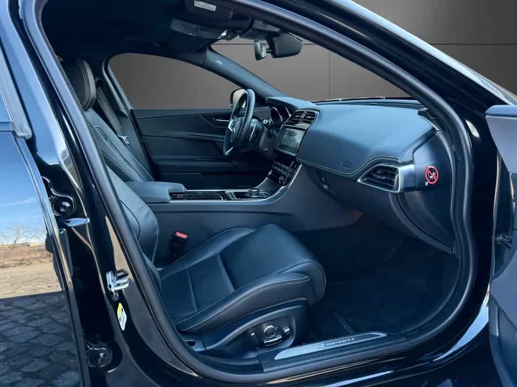 Jaguar XE 25d R-Sport AWD/HU neu/AUT/NAV/LED/KAM 09/2018-photo-23