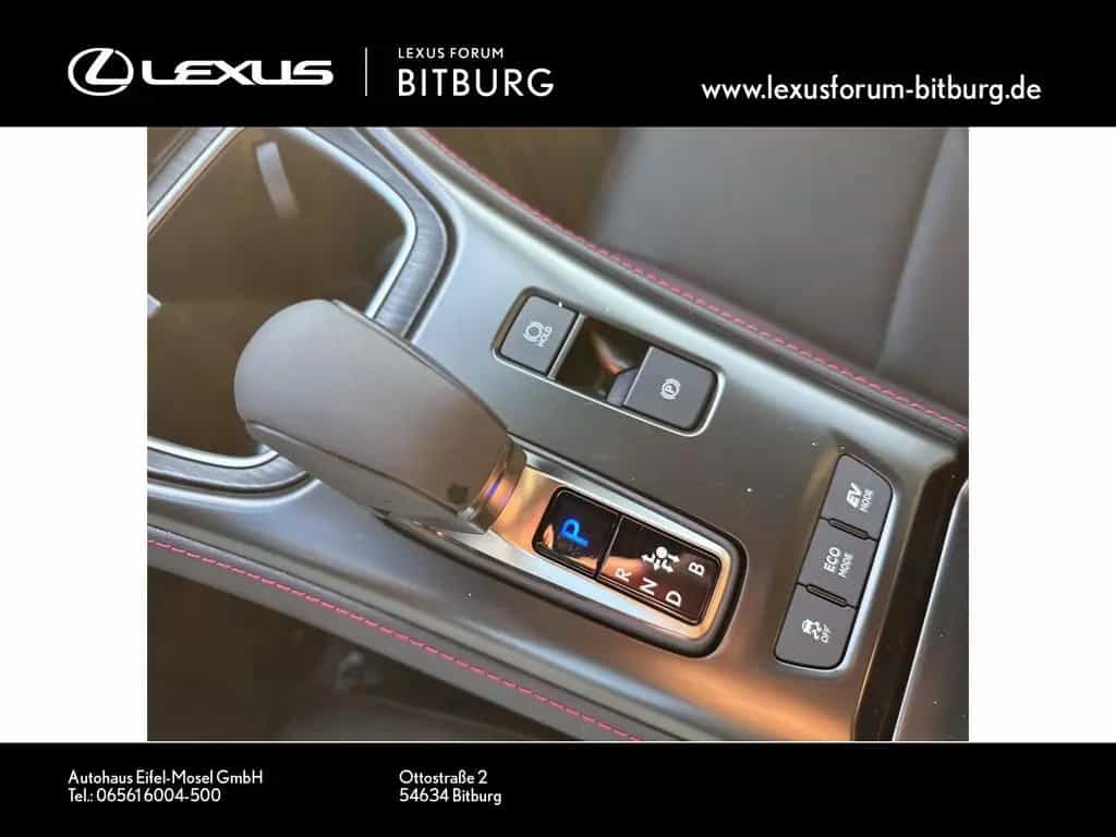 Lexus LBX FWD Elegant Black Edition null-photo-16