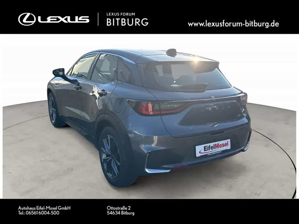 Lexus LBX FWD Elegant Black Edition null-photo-2