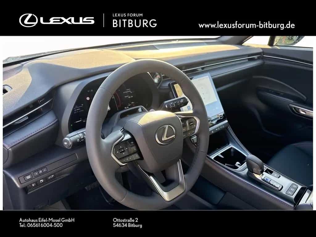 Lexus LBX FWD Elegant Black Edition null-photo-8