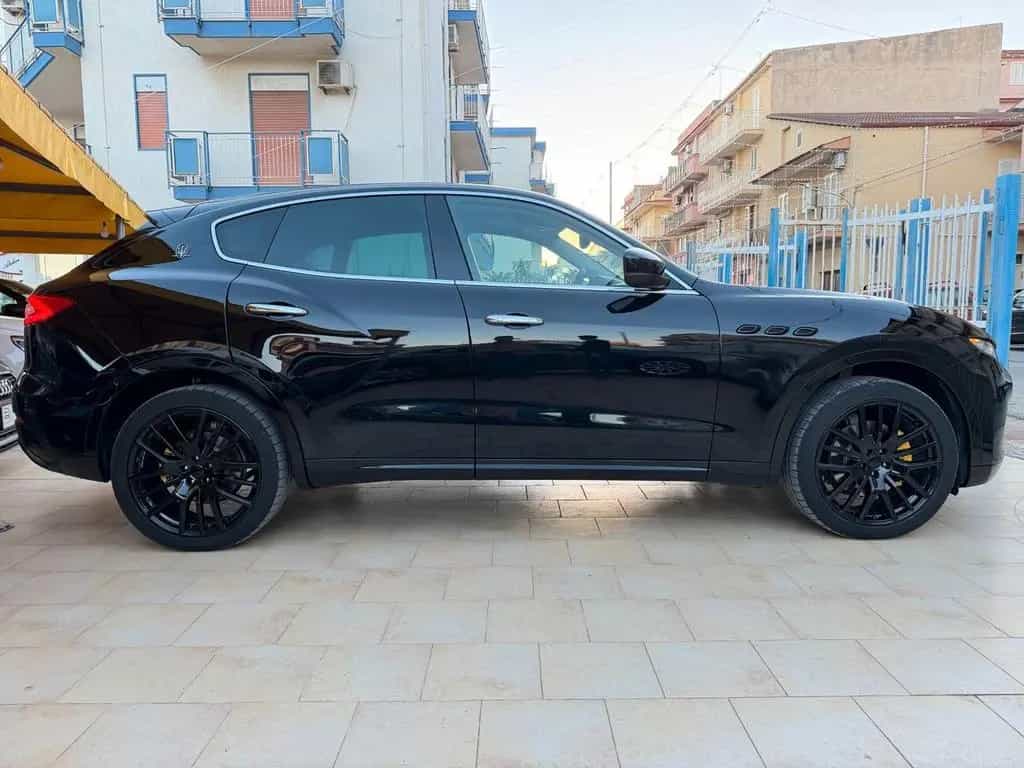 Maserati Levante V6 - Granlusso 03/2017-photo-9