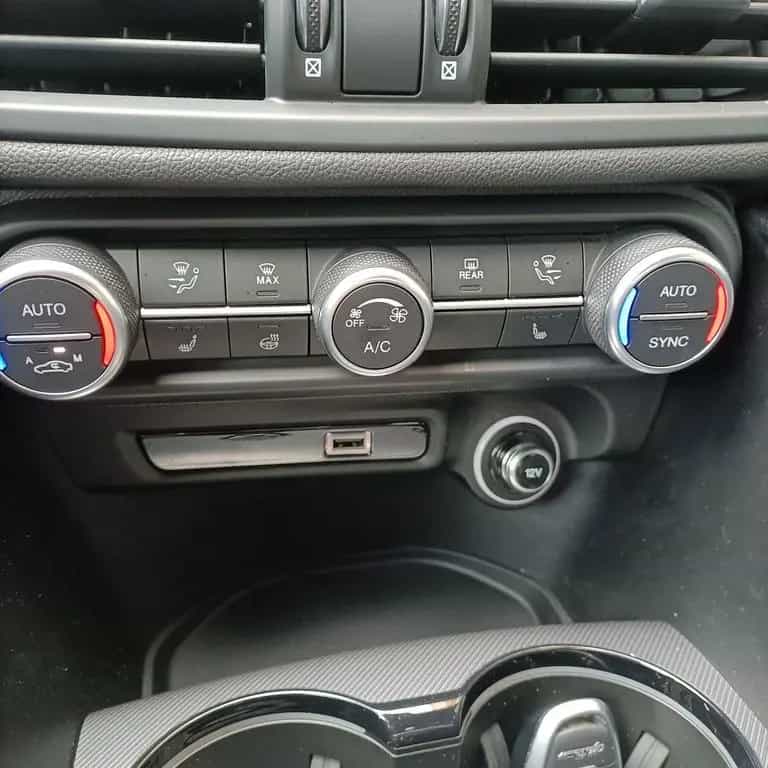 Alfa Romeo Giulia 2.2 Turbodiesel 210 CV AT8 AWD 05/2022-photo-9