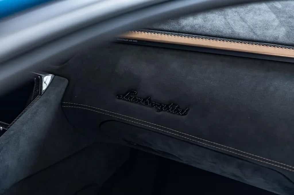 Lamborghini Aventador Ultimae 06/2022-photo-3