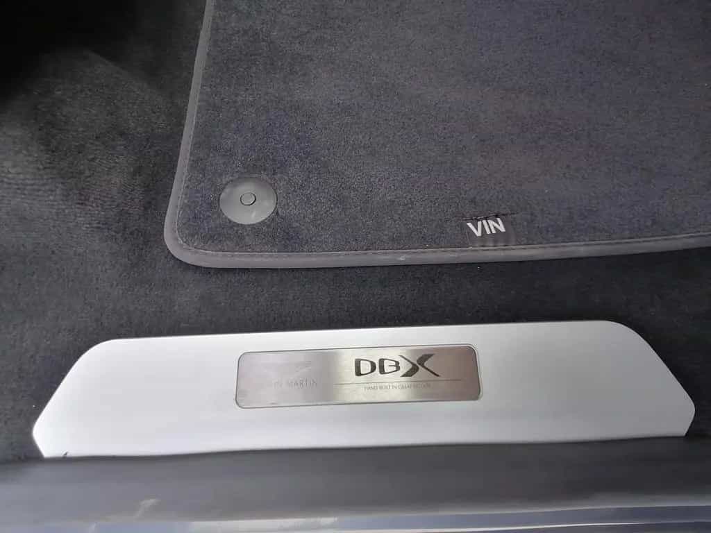 Aston Martin DBX Concours Blau Vollausstattung-6 800 KM- 06/2022-photo-13
