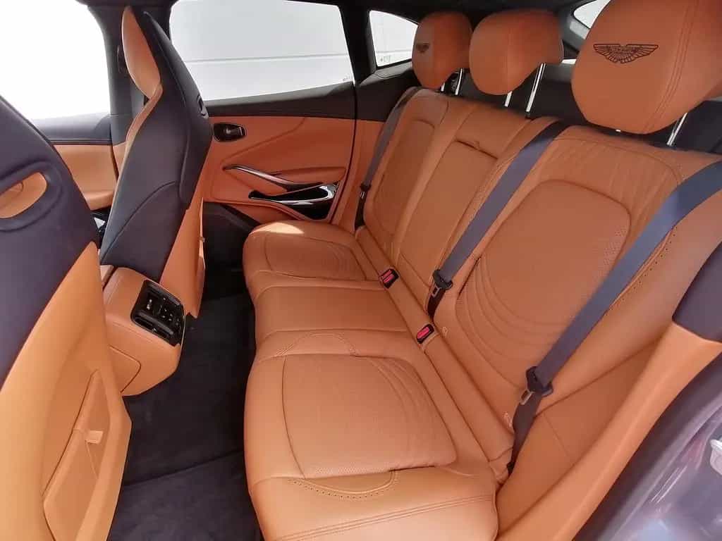 Aston Martin DBX Concours Blau Vollausstattung-6 800 KM- 06/2022-photo-16