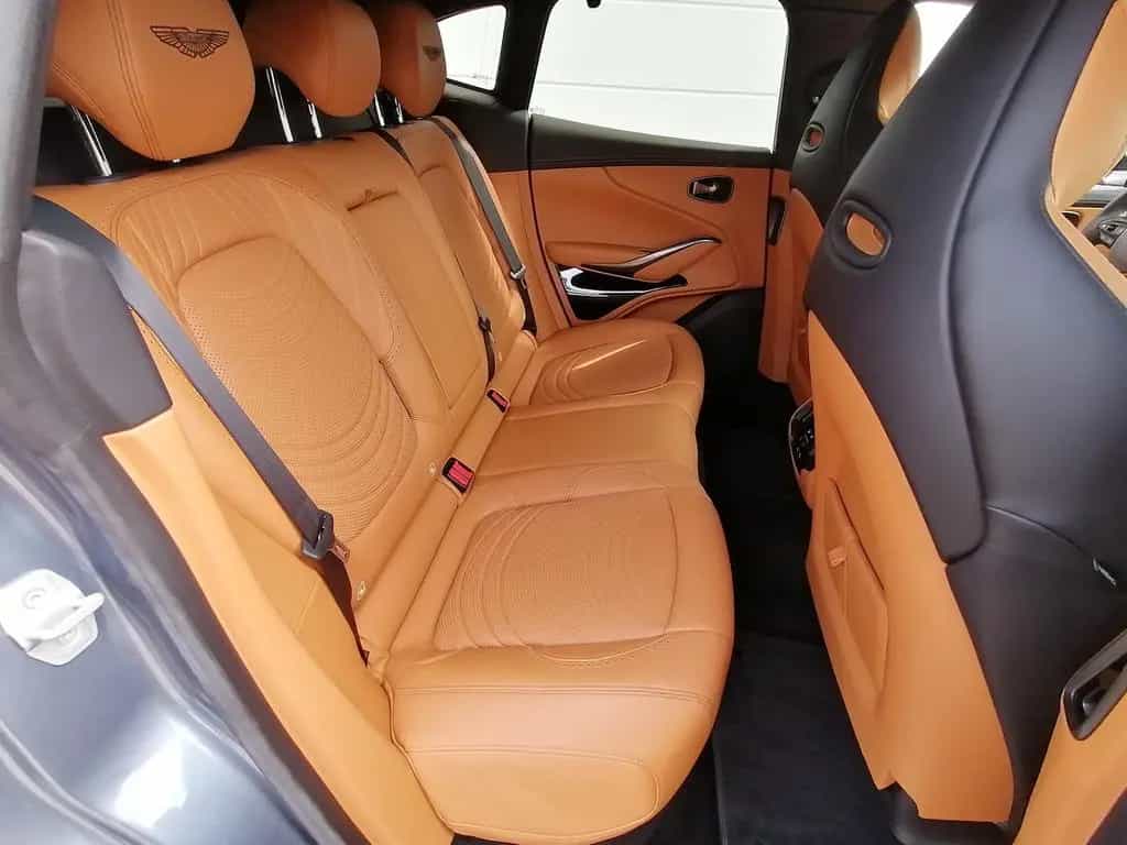 Aston Martin DBX Concours Blau Vollausstattung-6 800 KM- 06/2022-photo-17
