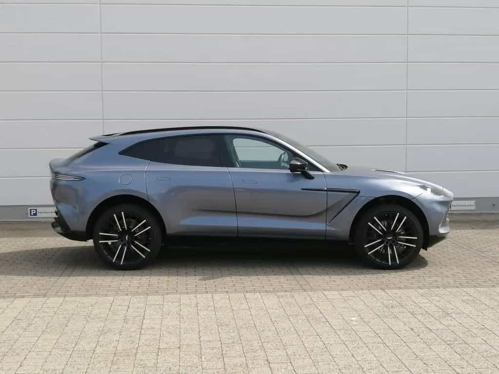 Aston Martin DBX Concours Blau Vollausstattung-6 800 KM- 06/2022-photo-3