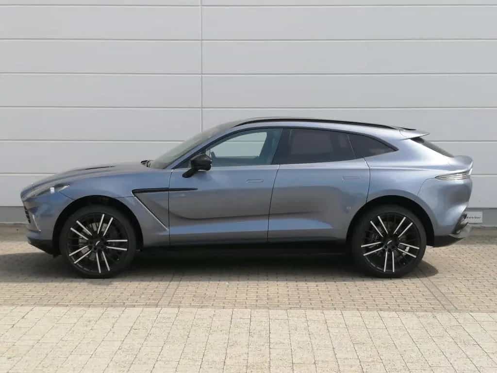 Aston Martin DBX Concours Blau Vollausstattung-6 800 KM- 06/2022-photo-4