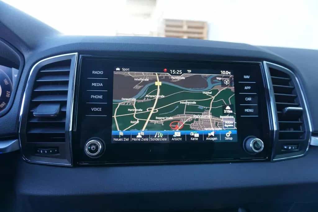 Skoda Karoq Style DSG 2.0TDI 4x4 Pano Leder Kamera 02/2019-photo-9