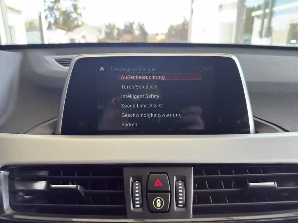 BMW X1 sDrive 20i Advantage AHK*LED*RFK*NAVI*TEMPO 10/2018-photo-17