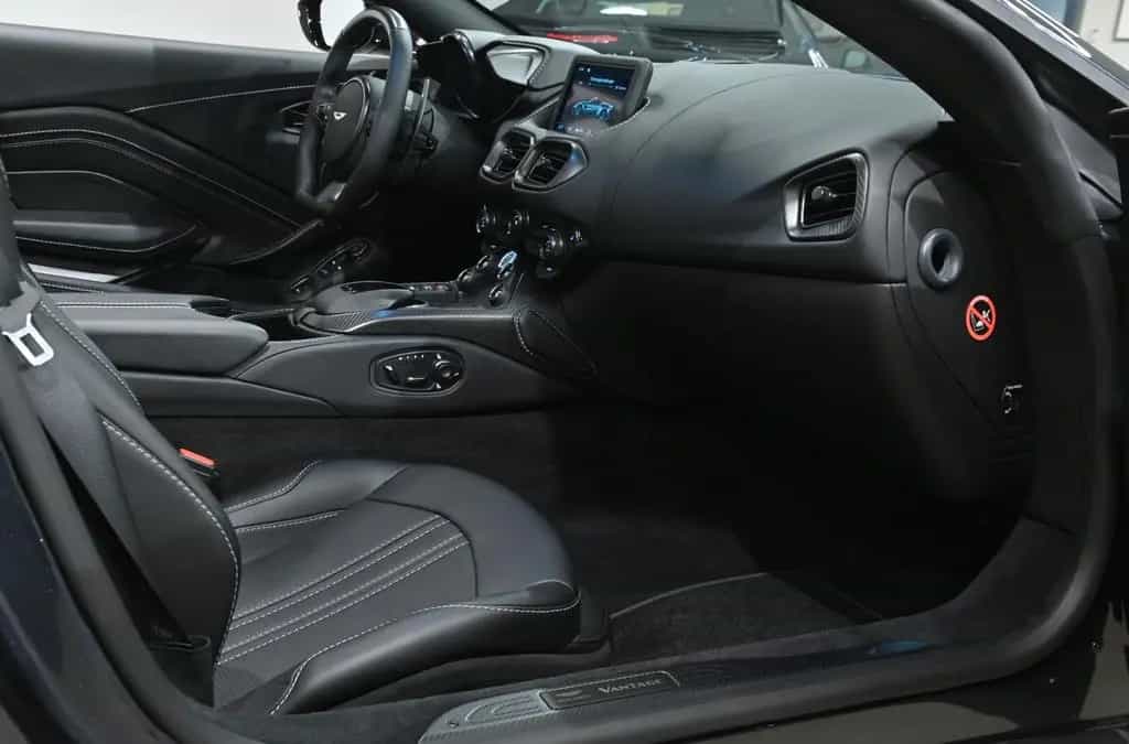 Aston Martin V8 Vantage Roadster 06/2021-photo-3