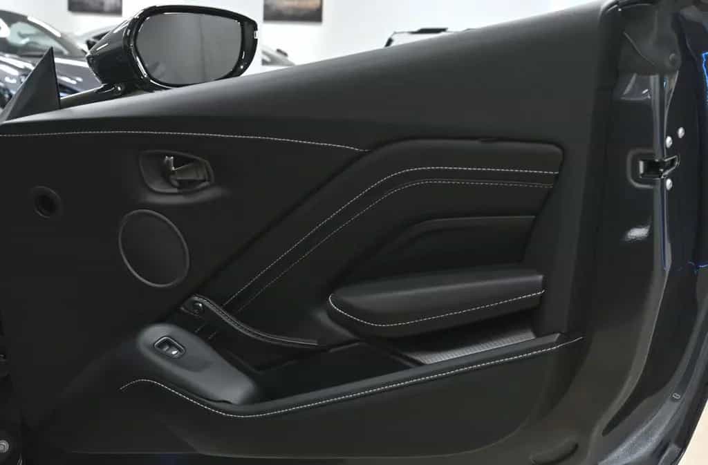 Aston Martin V8 Vantage Roadster 06/2021-photo-5