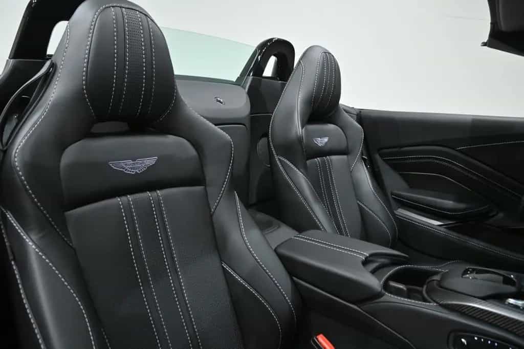 Aston Martin V8 Vantage Roadster 06/2021-photo-8
