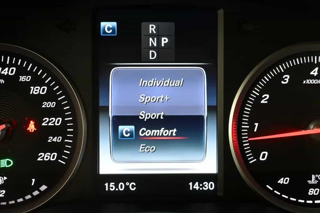 Mercedes-Benz C 200 T Avantgarde *AHK *KAMERA *LED *TOTWINKEL 04/2017-photo-22