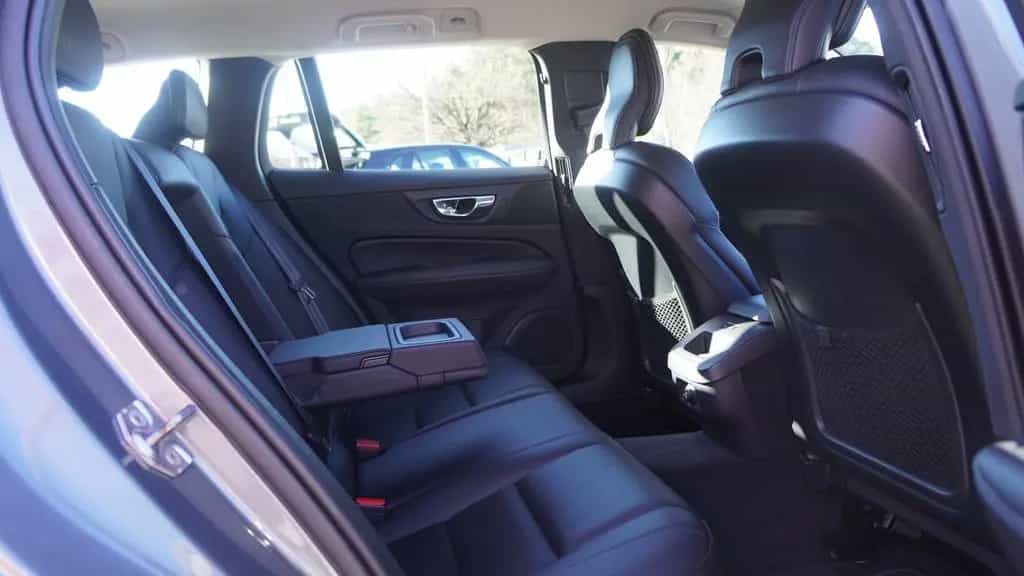 Volvo V60 Kombi T5 Momentum LED Navi Kamera Leder AHK 07/2019-photo-9