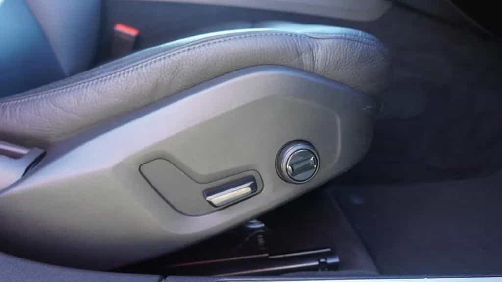 Volvo V60 Kombi T5 Momentum LED Navi Kamera Leder AHK 07/2019-photo-11