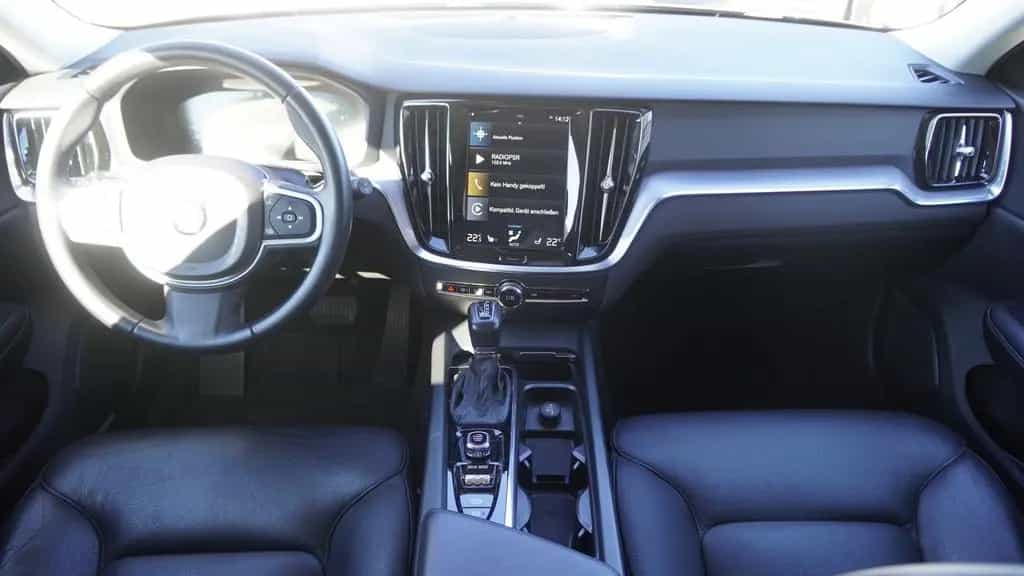 Volvo V60 Kombi T5 Momentum LED Navi Kamera Leder AHK 07/2019-photo-12