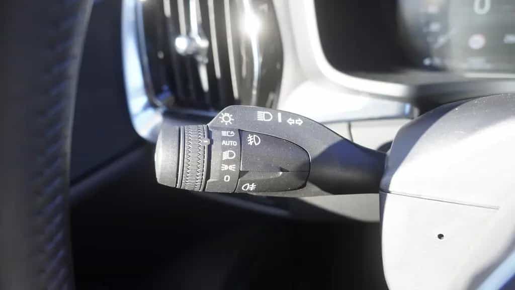 Volvo V60 Kombi T5 Momentum LED Navi Kamera Leder AHK 07/2019-photo-13