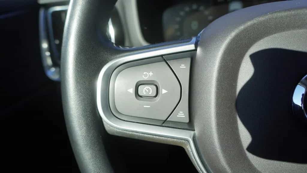 Volvo V60 Kombi T5 Momentum LED Navi Kamera Leder AHK 07/2019-photo-14