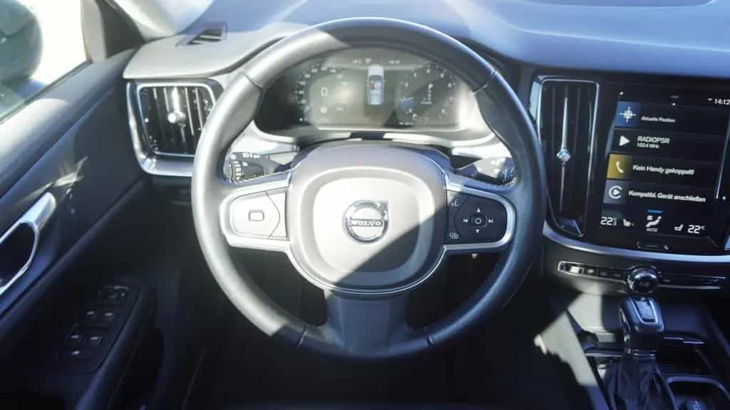 Volvo V60 Kombi T5 Momentum LED Navi Kamera Leder AHK 07/2019-photo-15