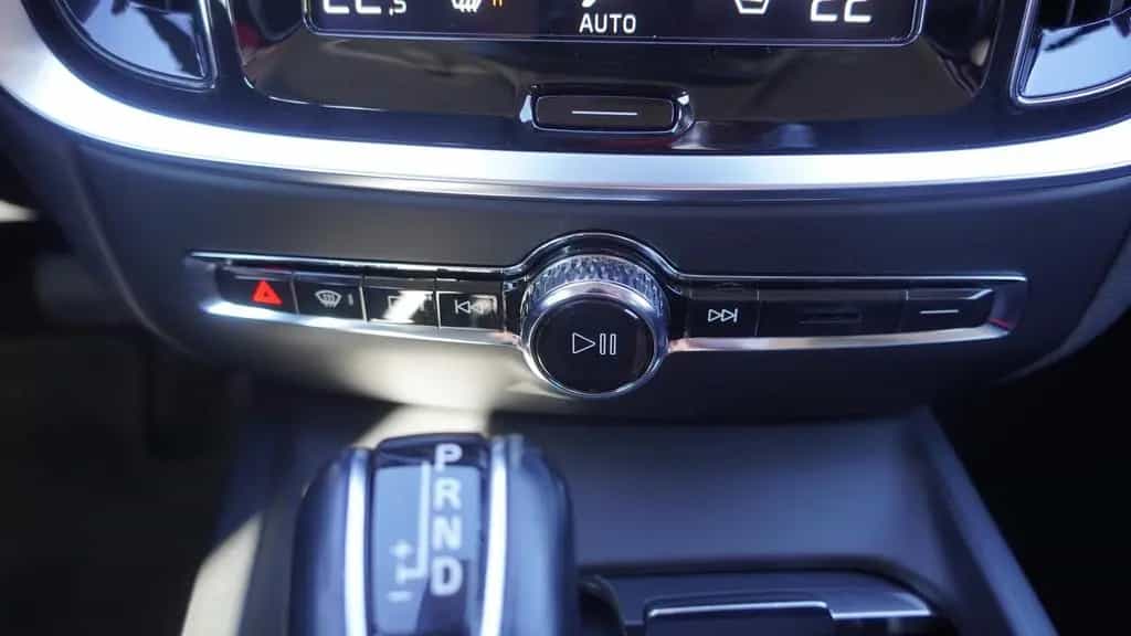 Volvo V60 Kombi T5 Momentum LED Navi Kamera Leder AHK 07/2019-photo-22