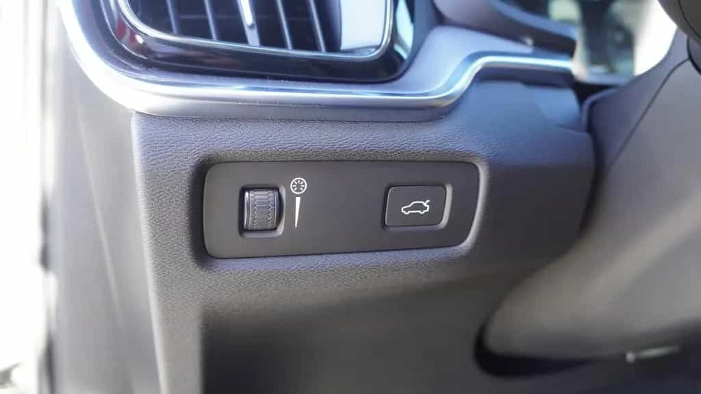Volvo V60 Kombi T5 Momentum LED Navi Kamera Leder AHK 07/2019-photo-26