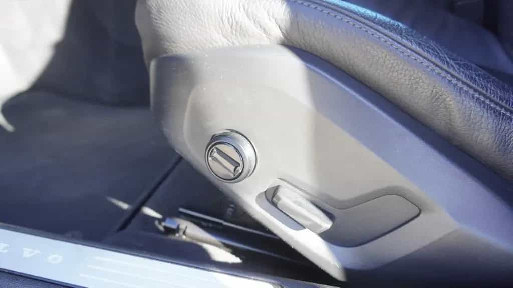 Volvo V60 Kombi T5 Momentum LED Navi Kamera Leder AHK 07/2019-photo-27
