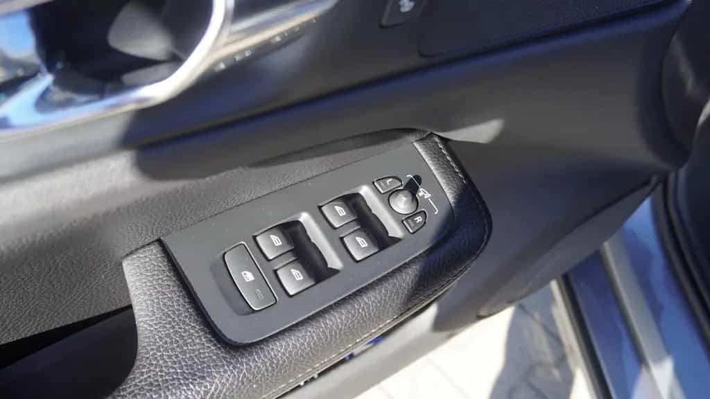 Volvo V60 Kombi T5 Momentum LED Navi Kamera Leder AHK 07/2019-photo-28