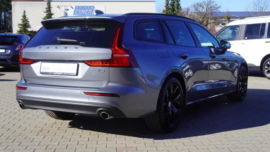 Volvo V60 Kombi T5 Momentum LED Navi Kamera Leder AHK 07/2019-photo-4