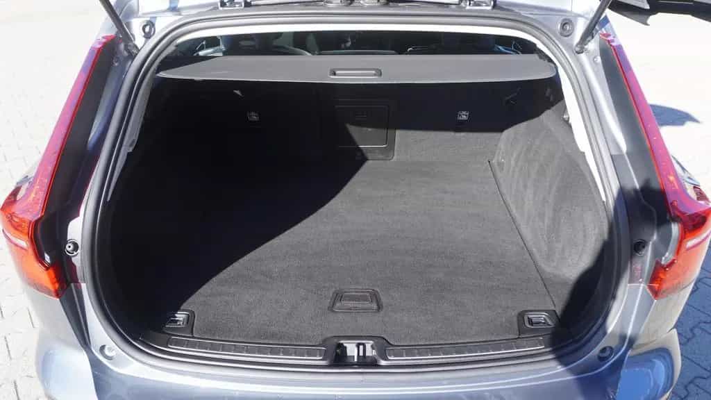 Volvo V60 Kombi T5 Momentum LED Navi Kamera Leder AHK 07/2019-photo-5