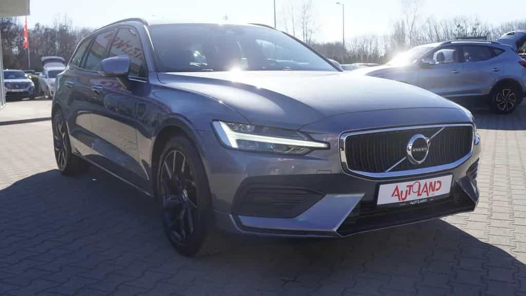 Volvo V60 Kombi T5 Momentum LED Navi Kamera Leder AHK 07/2019-photo-7