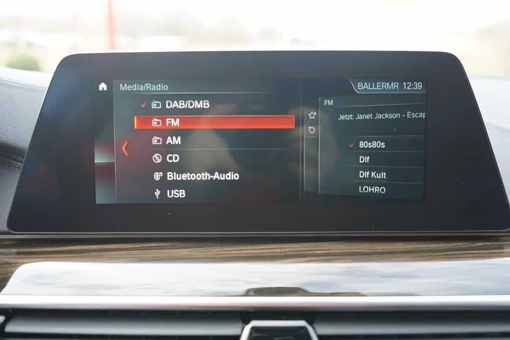 BMW 520 d xDrive Luxury Line LED Navi Standheizung 01/2020-photo-15