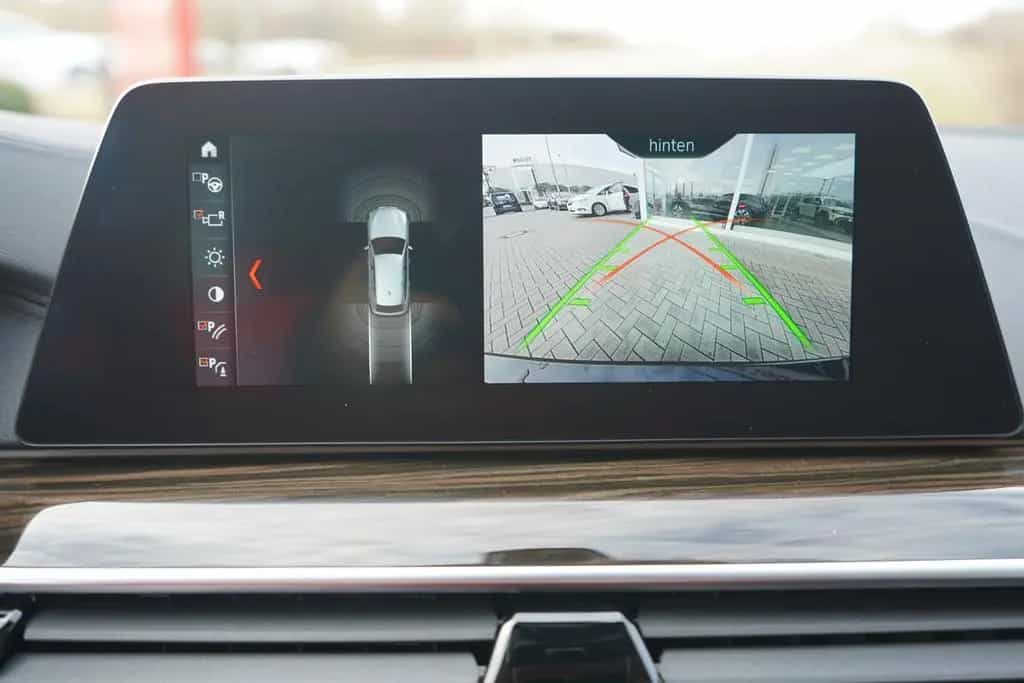 BMW 520 d xDrive Luxury Line LED Navi Standheizung 01/2020-photo-16