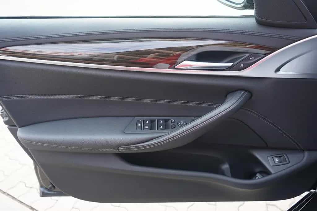 BMW 520 d xDrive Luxury Line LED Navi Standheizung 01/2020-photo-27