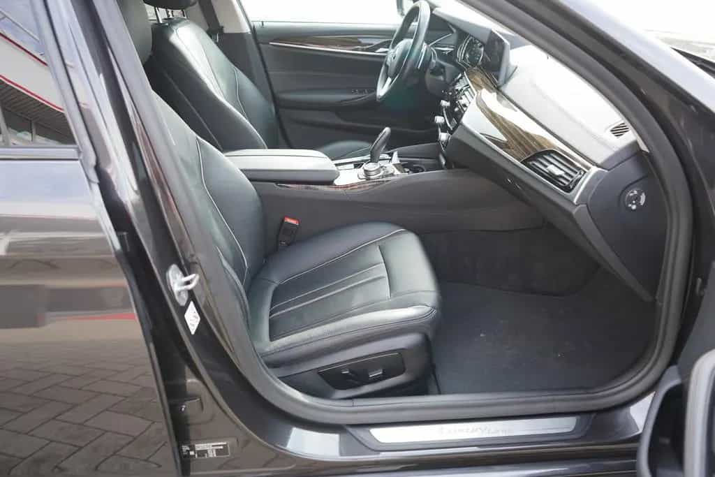 BMW 520 d xDrive Luxury Line LED Navi Standheizung 01/2020-photo-31