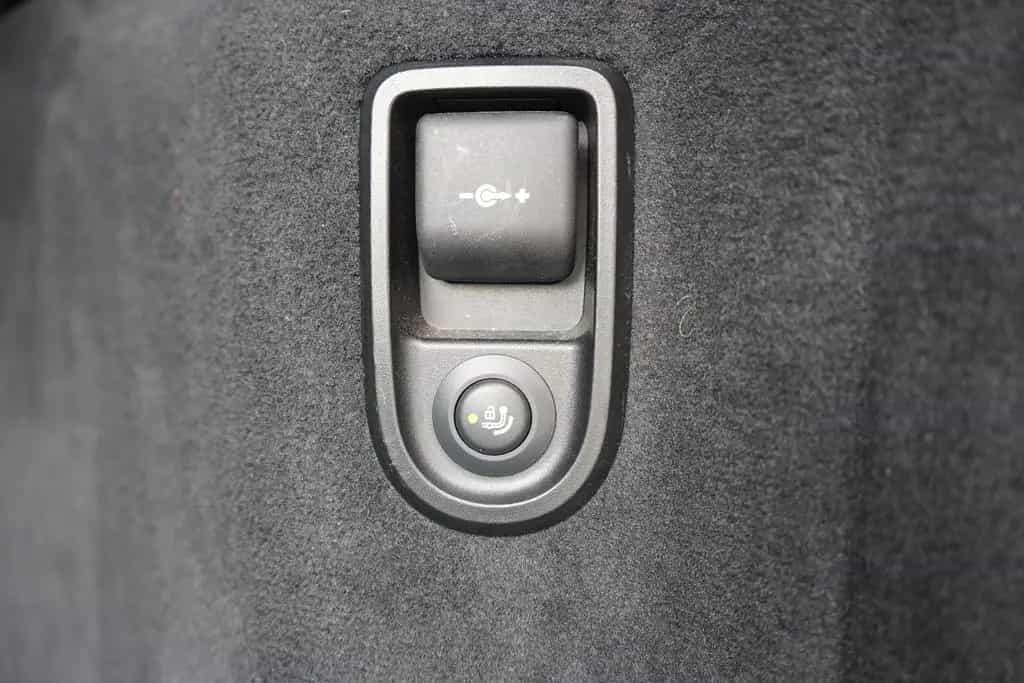 BMW 520 d xDrive Luxury Line LED Navi Standheizung 01/2020-photo-36