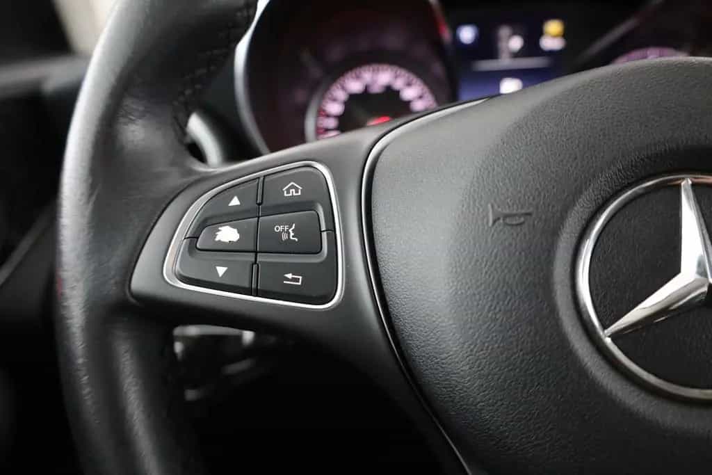 Mercedes-Benz GLC-Class 250 4Matic Exclusive LED Navi Teilleder AHK 04/2018-photo-14