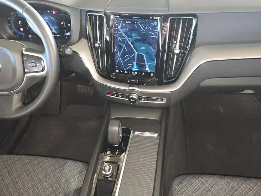 Volvo XC60 B4 D Core 01/2023-photo-9