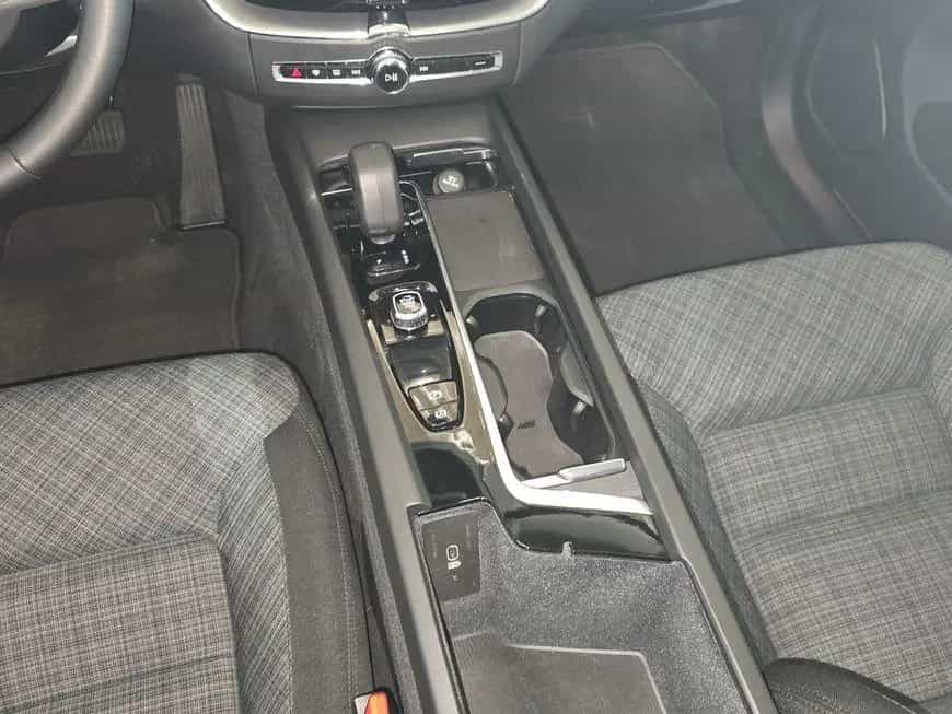 Volvo XC60 B4 D Core 01/2023-photo-11