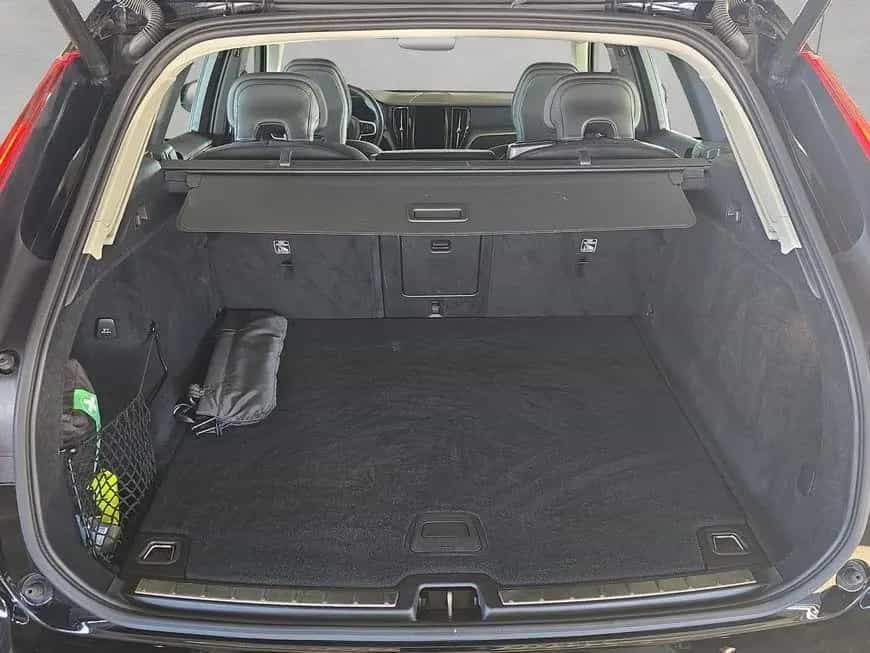 Volvo XC60 B4 D Core 01/2023-photo-2