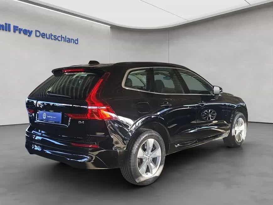 Volvo XC60 B4 D Core 01/2023-photo-3