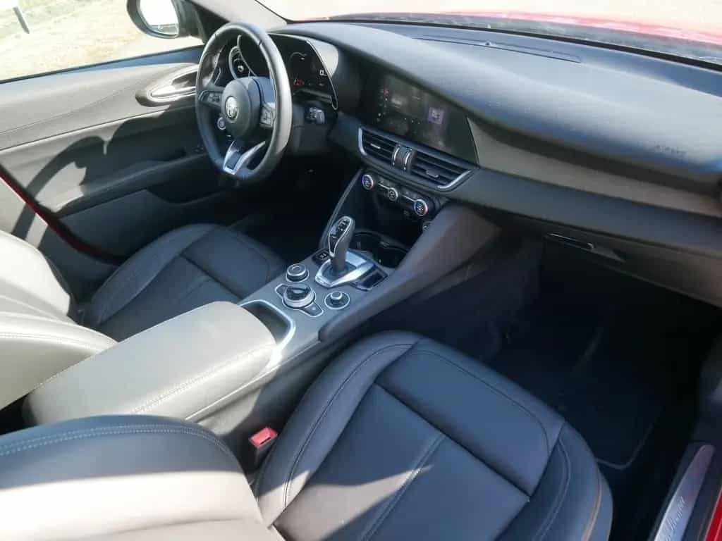 Alfa Romeo Giulia TI 2.0 TURBO 16V 280 PS AT8 Q4 NAVI XENON 07/2023-photo-15