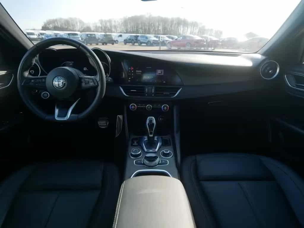 Alfa Romeo Giulia TI 2.0 TURBO 16V 280 PS AT8 Q4 NAVI XENON 07/2023-photo-17