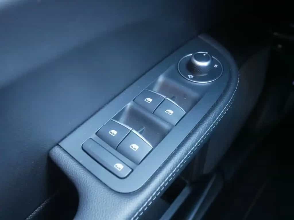 Alfa Romeo Giulia TI 2.0 TURBO 16V 280 PS AT8 Q4 NAVI XENON 07/2023-photo-20