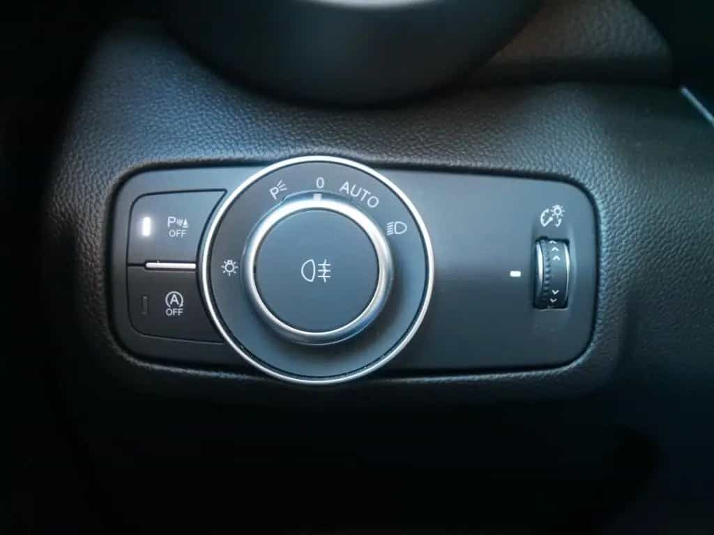 Alfa Romeo Giulia TI 2.0 TURBO 16V 280 PS AT8 Q4 NAVI XENON 07/2023-photo-21